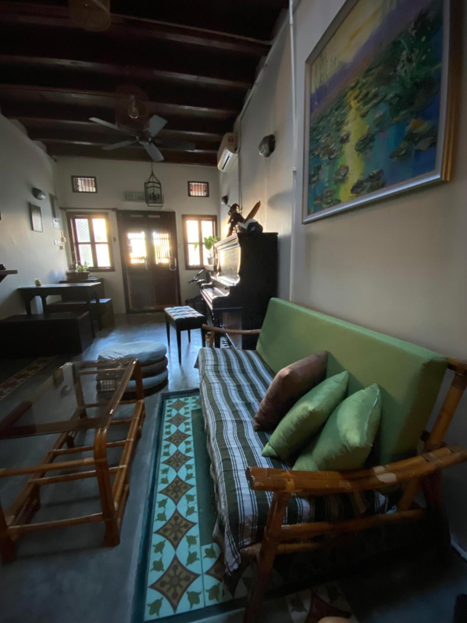 Homs Female Hostel 乔治敦 外观 照片